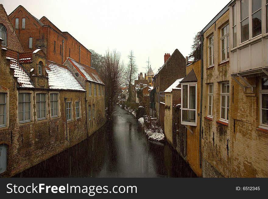 Snowing in of the channels of the city of Sorceresses (Belgium). Snowing in of the channels of the city of Sorceresses (Belgium)