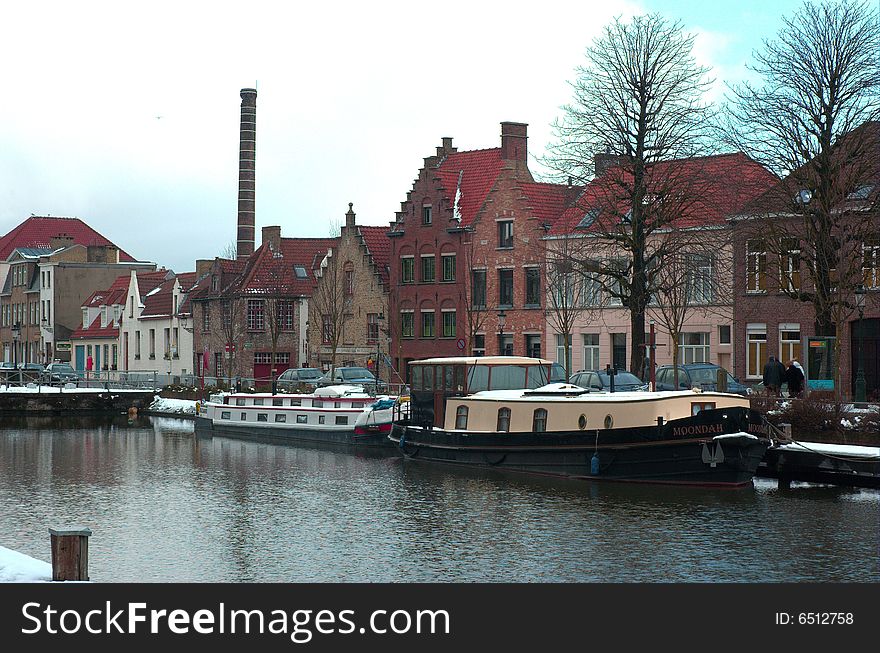 Hulls in the channel of Bruges who do of house. Hulls in the channel of Bruges who do of house.