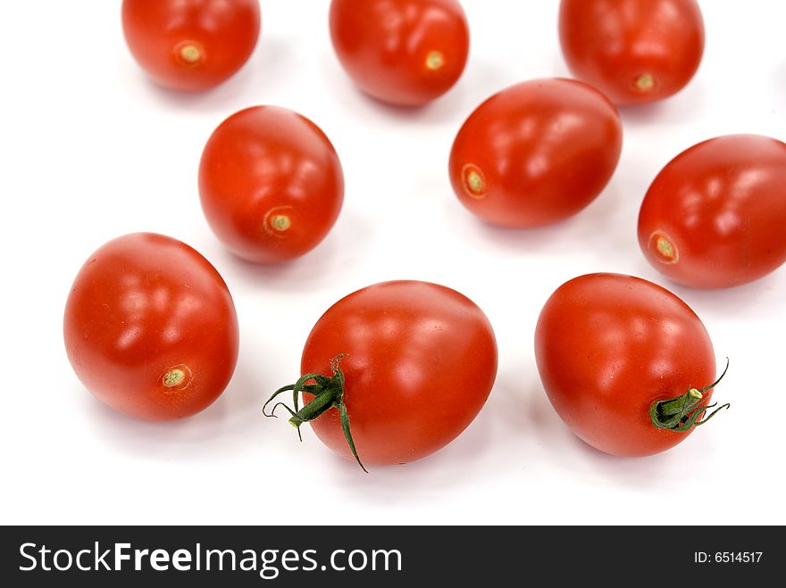 Many tomatoes on the vine .