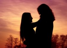 Romantic Couple At Sunset Royalty Free Stock Photos Romantic Couple At Sunset Royalty Free Stock Photos