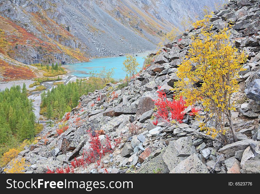 Turquoise Lake â€“ autumnal colors in Altai Mountains, Siberia, Russia