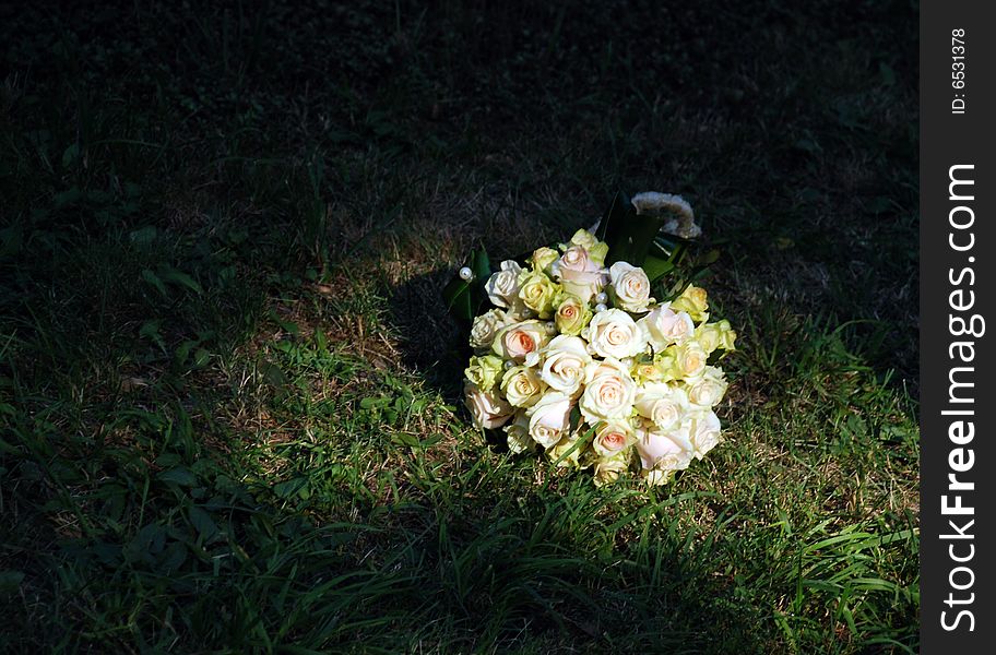 The wedding bouquet with beautifull white roses