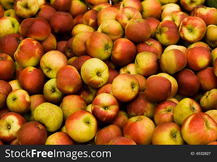Many apples that have been harvested recently. Many apples that have been harvested recently.