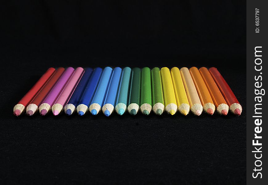 Color spectrum displayed using colored pencils. Wide depth of field focusing range. Color spectrum displayed using colored pencils. Wide depth of field focusing range.