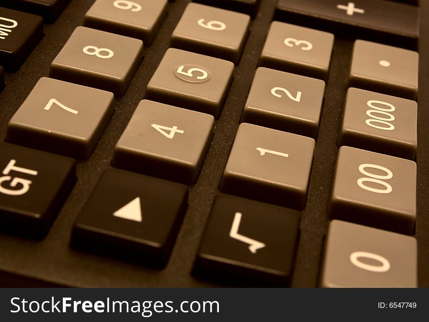 The keyboard of the calculator, is remarkable a key with three zero