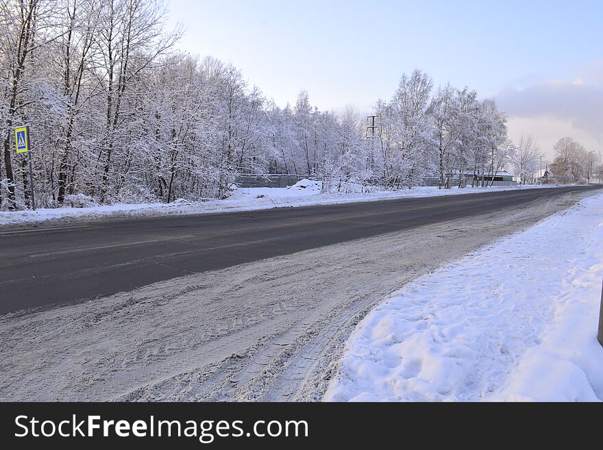 Snowy winter landscape on the streets of St. Petersburg