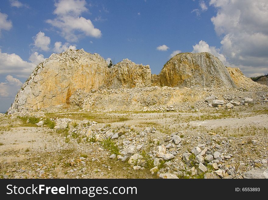 Very deep mine with layers in the rock strata. Very deep mine with layers in the rock strata