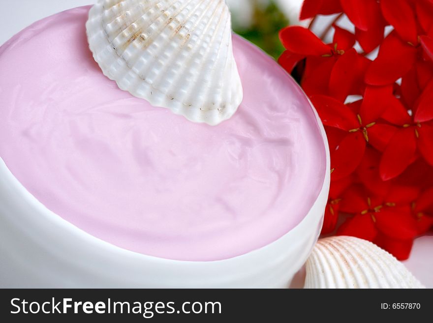 Pink body cream with shells