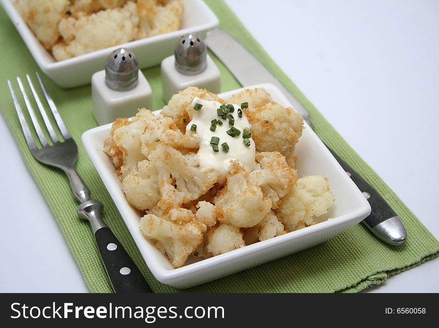 A fresh stew of white cauliflower with cream