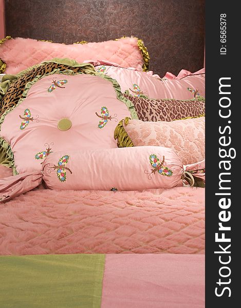 An image of luxurious upscale bedding and linens. An image of luxurious upscale bedding and linens