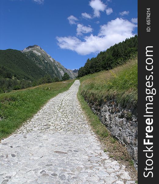 Panorama - Canè Valle Camonica - Path to Cortebona (Brescia). Panorama - Canè Valle Camonica - Path to Cortebona (Brescia)