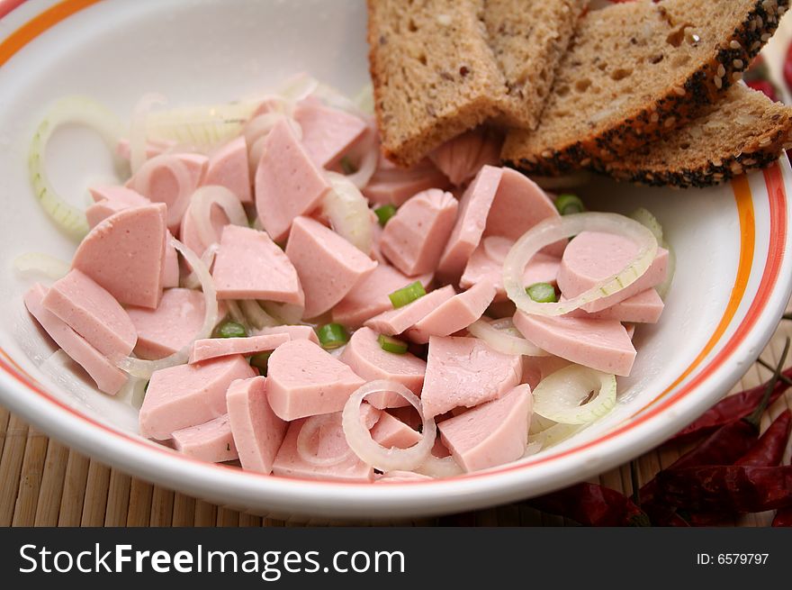 A salad of sausages with some bread