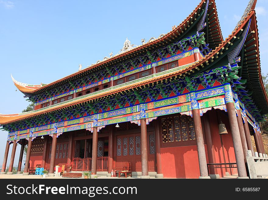 Shuang-gui tang temple is  a well-known Buddhist holy site, near the Three Gorges of the Yangtze River.It is  also a major tourist destination in chongqing city.