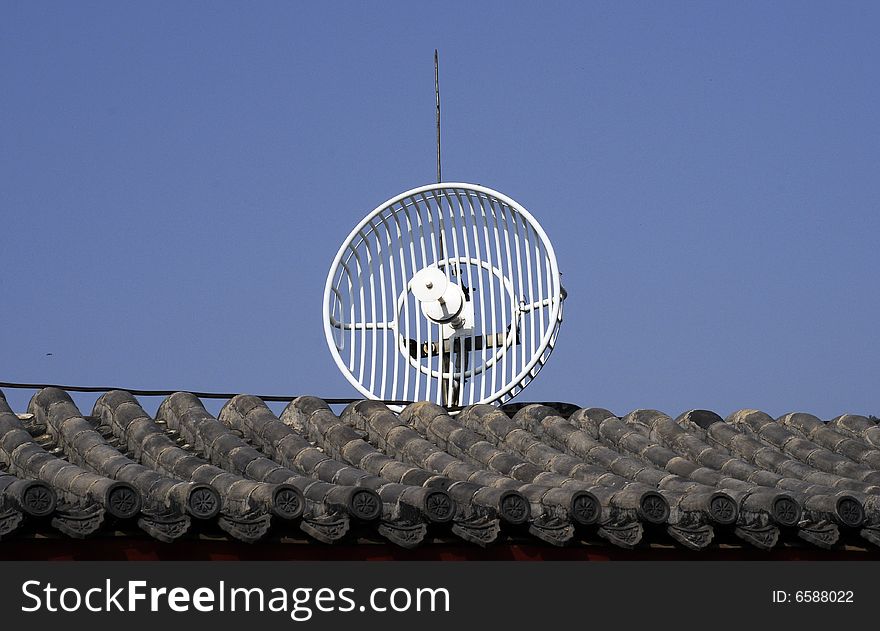 Antenna in the roof, radar antenna