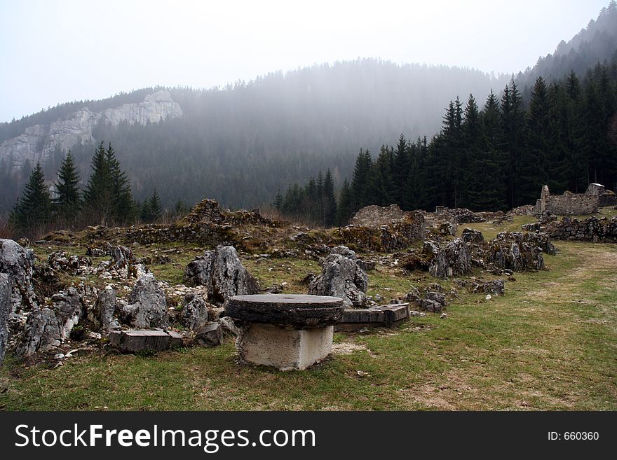 Valchevriere Ruins