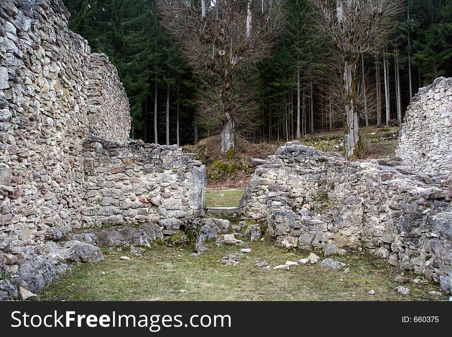 Valchvriere Ruins