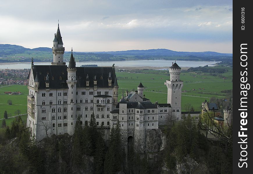 Viewed from a nearby mountain, the beauty of Neuschwanstein is fully revealed.