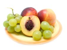 Ripe Peaches  And Fresh Grapes Stock Photography