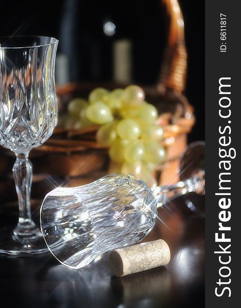 An image of crystal wine glasses. An image of crystal wine glasses