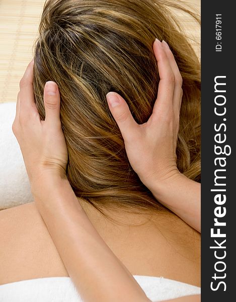 A beautician hands giving head massage
