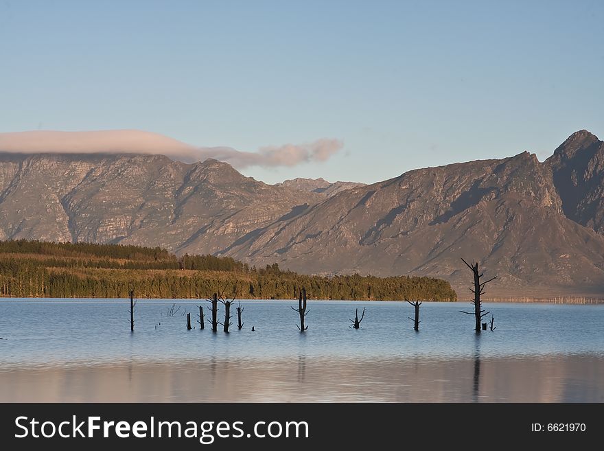 Teewwaterskloof Dam