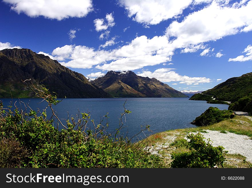 Beautiful lake wakatipu in New Zealand, 200711,