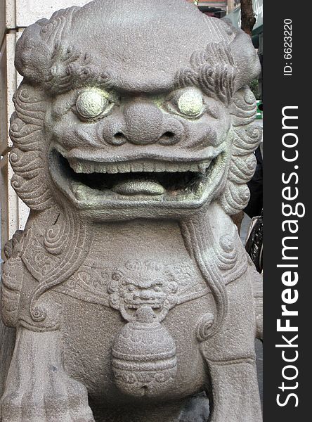 chinese dragon face statue