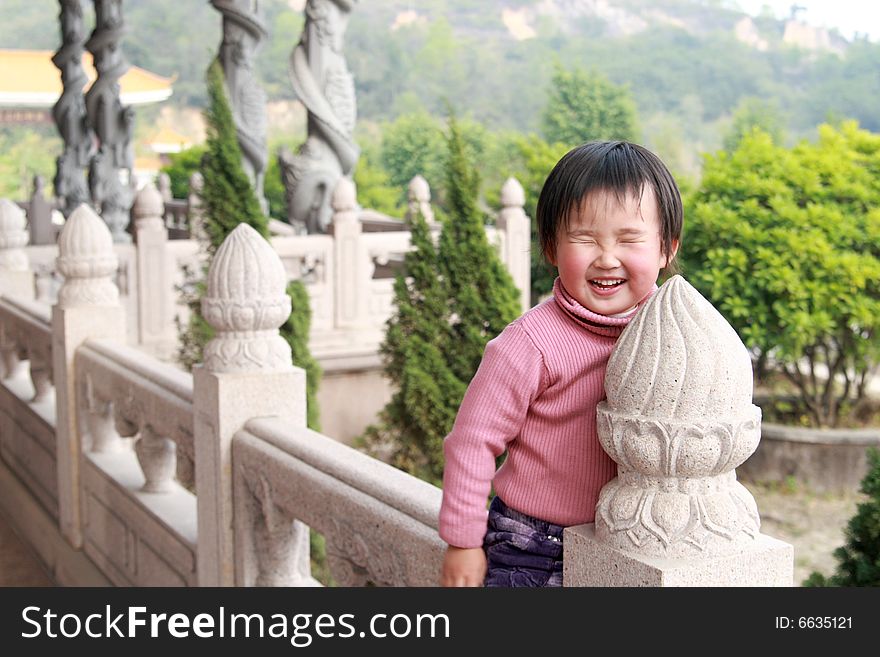 The little girl in the temple