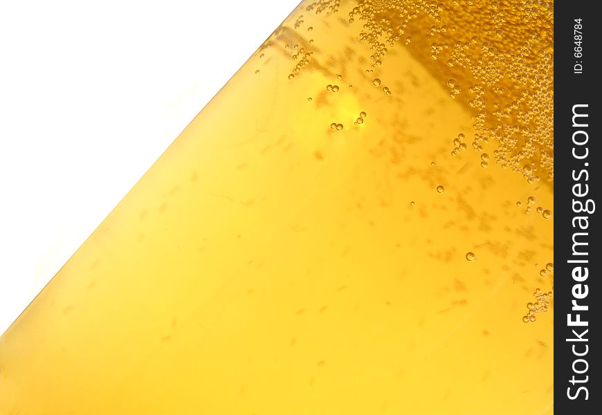 Detail bubbles in light beer