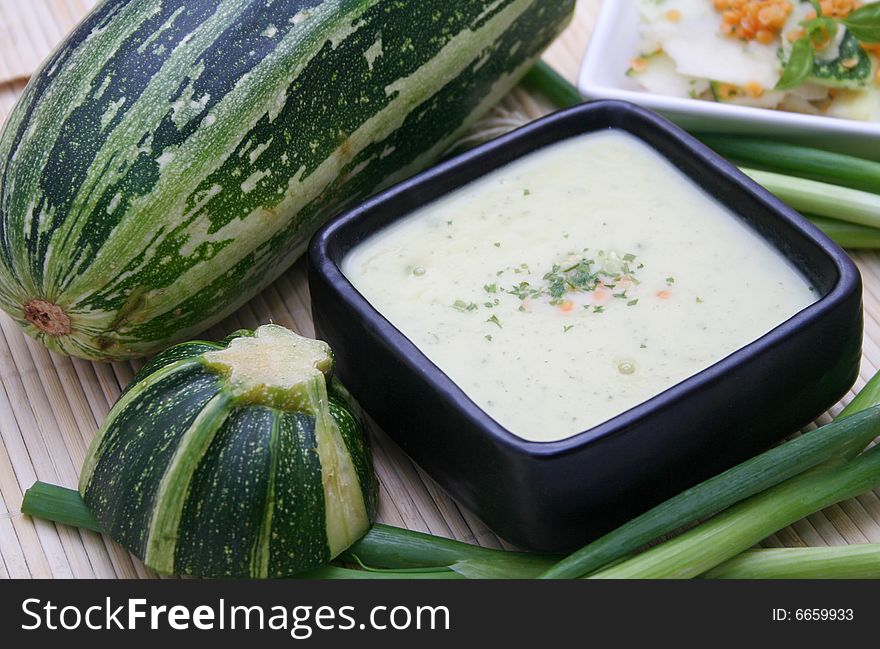 A fresh soup of zucchinis with cream