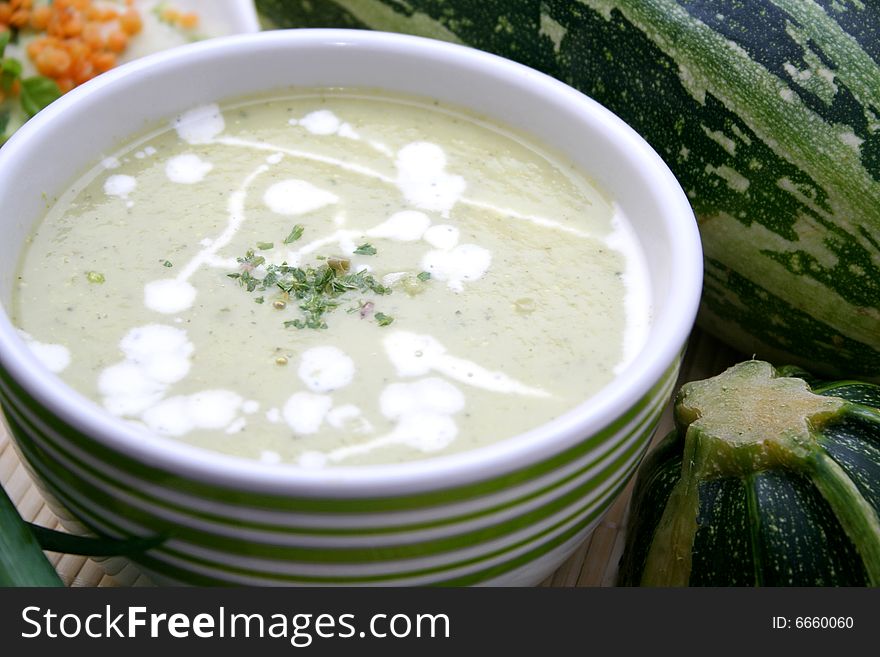 A fresh soup of zucchinis with cream