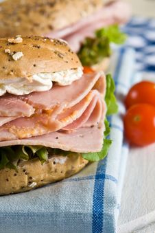Close Up Of A Fresh Bagel With Honey Roasted Ham Stock Photography Close Up Of A Fresh Bagel With Honey Roasted Ham Stock Photography