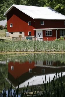 Red Barn At Pond 2 Royalty Free Stock Photos Red Barn At Pond 2 Royalty Free Stock Photos