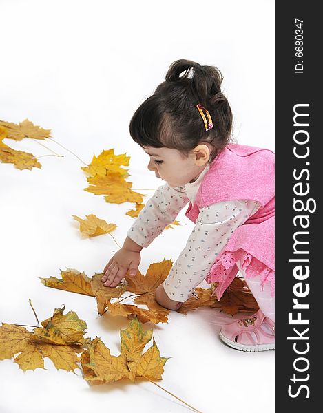 A girl is played with leaves