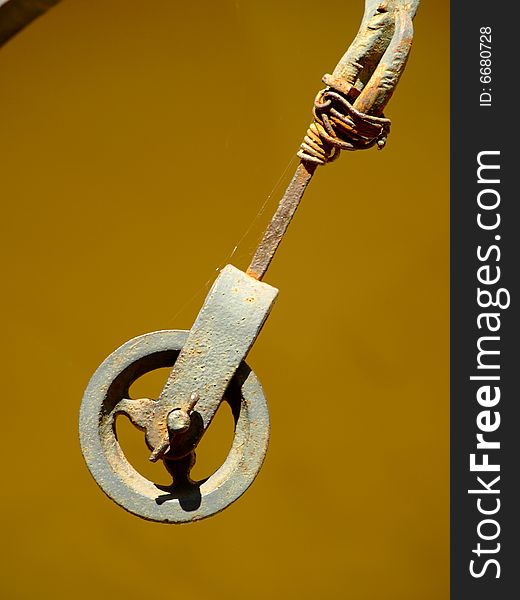 A wonderful close up of a pulley of a weel