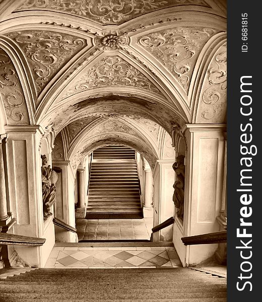 A masterfully crafted stairway and arch. A masterfully crafted stairway and arch.
