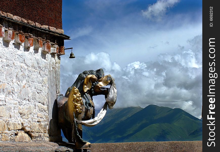 Golden Lion In Zhebang Temple,lhasa2007