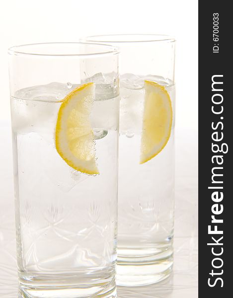 Water with fresh lemon