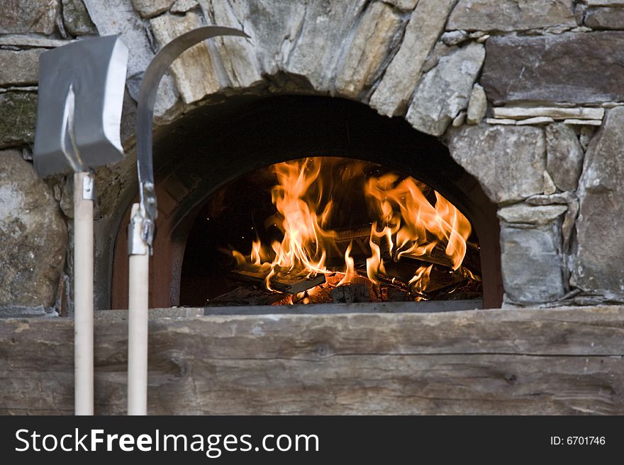 Oven for the pizza with fire and cooking gear. Oven for the pizza with fire and cooking gear