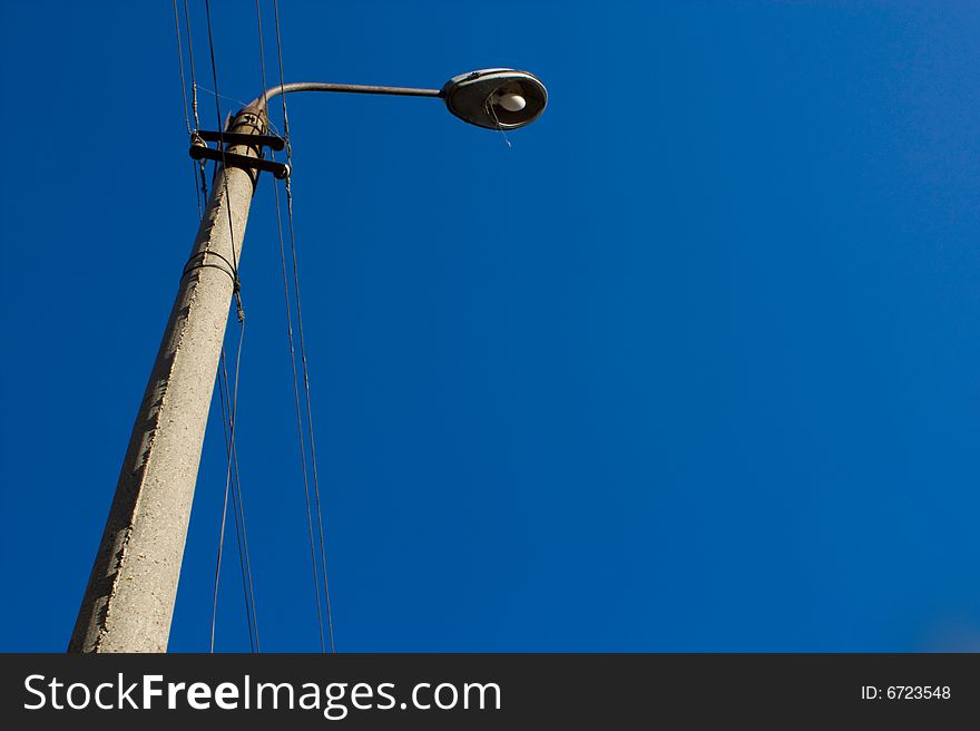 Picture of lamp post and wires
