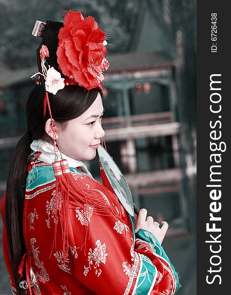 A beautiful girl in Chinese ancient dress is in the royal garden.

 
Chinese on the fan is meant and missed. A beautiful girl in Chinese ancient dress is in the royal garden.

 
Chinese on the fan is meant and missed.