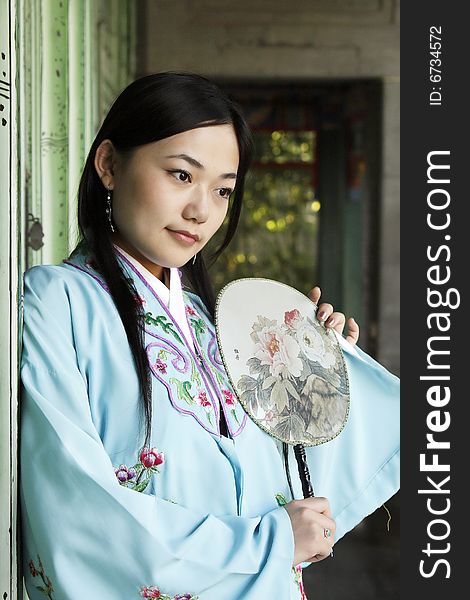 Portrait of a girl in Chinese ancient clothes.
This is dress of Ming Dynasty of China.

Chinese on the fan is peony. Portrait of a girl in Chinese ancient clothes.
This is dress of Ming Dynasty of China.

Chinese on the fan is peony.