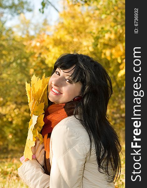 Young woman in the autumn park