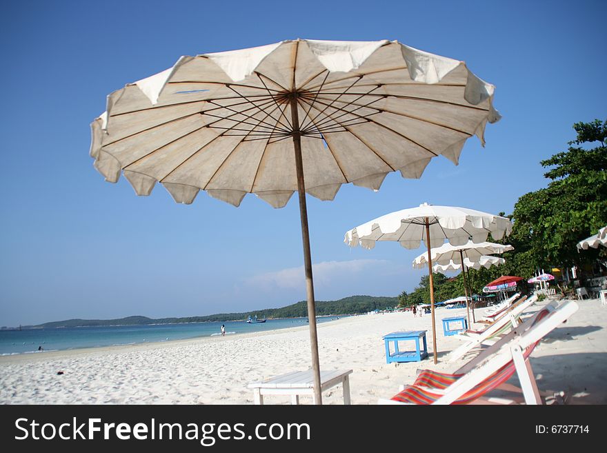 A beautiful white sandy beach on the Samet Island of Thailand