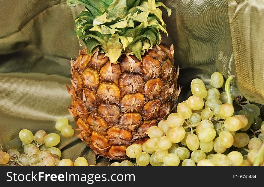 Pineapple And Vine