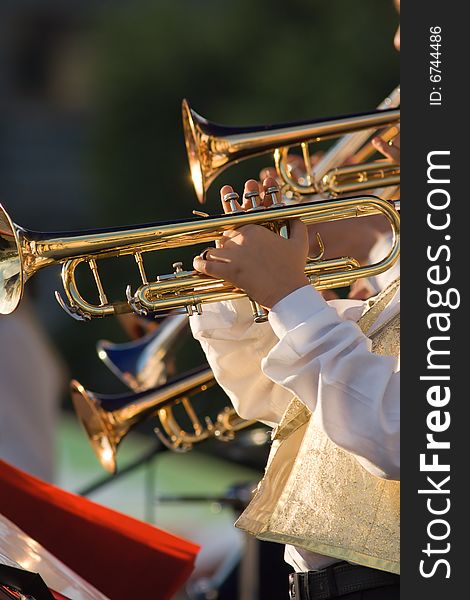 Musicians are playing on trombones