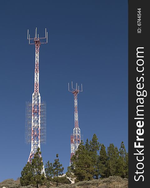 Telecommunications tower for broadcasting