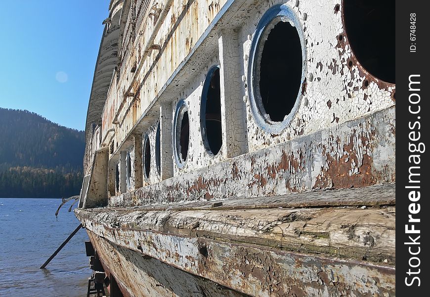 Old boat obsolete on lake