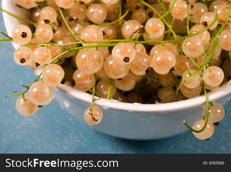 White currant in the bowl, macro picture