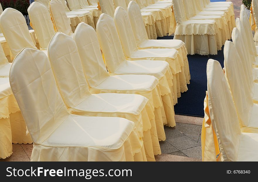 The files of chairs with cloth yellow cloth cover . The files of chairs with cloth yellow cloth cover .